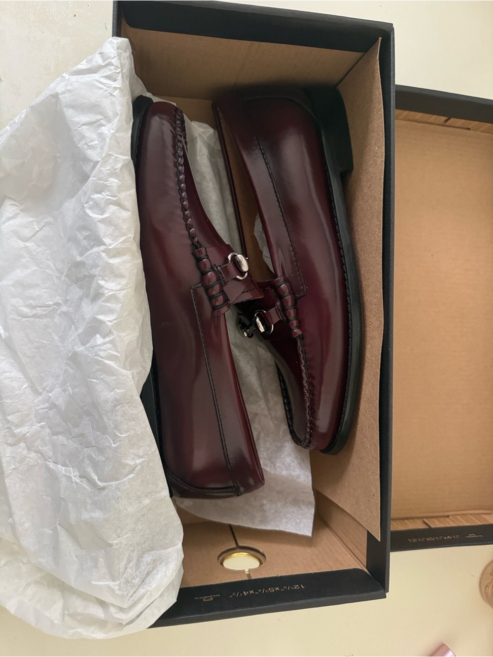 G.H. Bass Women Burgundy Loafers - Picture 2 of 6